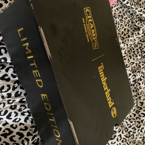 Limited edition black and gold Timberland boots. - Picture 3 of 7